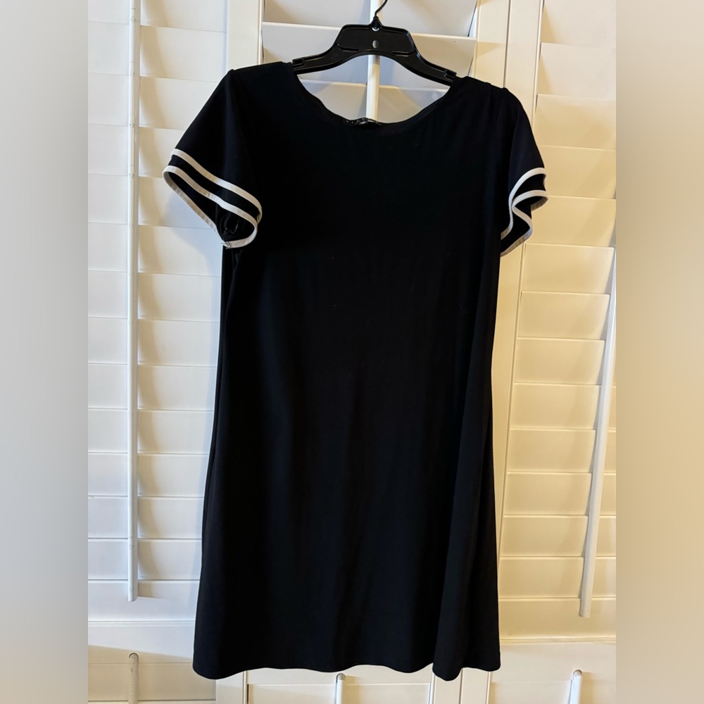 NY & Company, Black tshirt dress w/white pipped sleeves, poly blend, Size 10